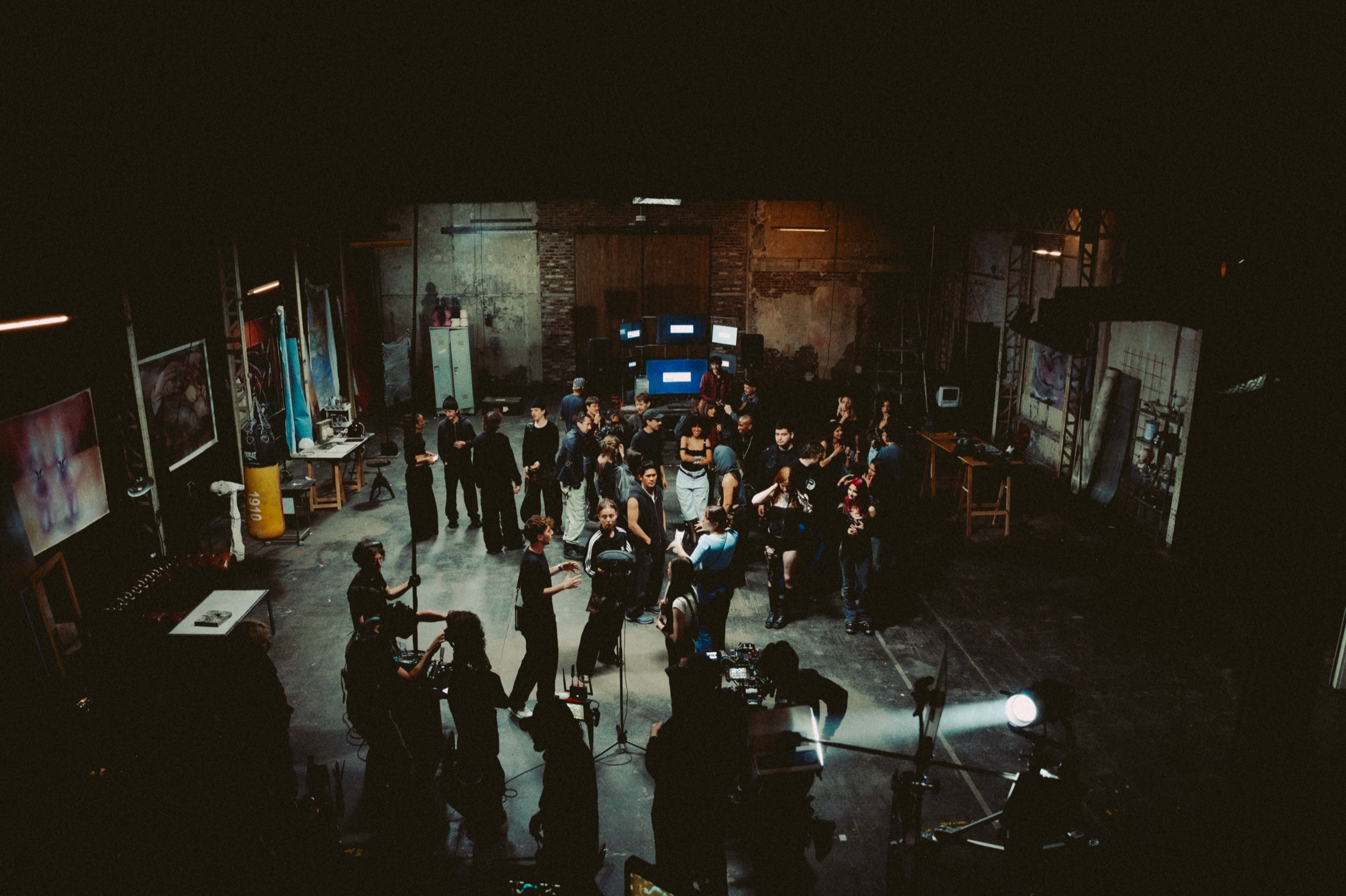 Court métrage Ombrage Production — tournage, fumée et silhouette